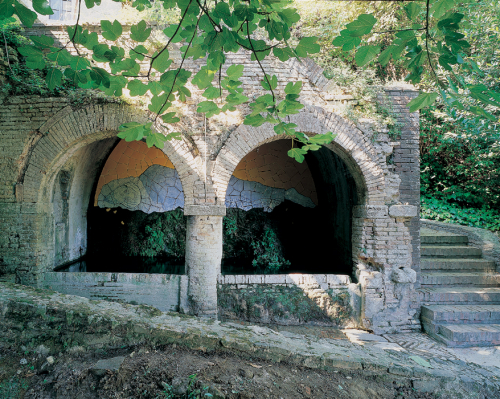 Il riposo del tempo, 2004.Ceramic, glaze. 98.5x197 in - 250x500 cm. Permanent installation at medieval fountain, San Gimignano