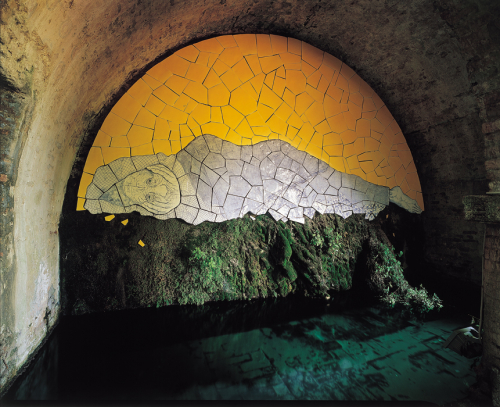 Il riposo del tempo, 2004. Ceramic, glaze. 98.5x197 in - 250x500 cm. Permanent installation at medieval fountain, San Gimignano
